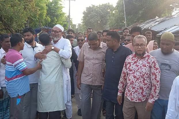 ঈদের ছুটিতে নির্বাচনী এলাকায় গণসংযোগ চালান নওগাঁর বিভিন্ন আসনে বিএনপির মনোনয়নপ্রত্যাশীরা ঈদের ছুটিতে নির্বাচনী এলাকায় গণসংযোগ চালান নওগাঁর বিভিন্ন আসনে বিএনপির মনোনয়নপ্রত্যাশীরা